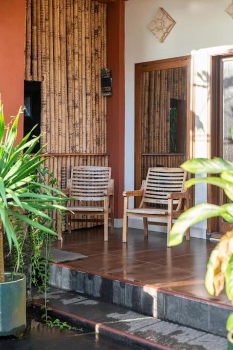 Villa Kenanga In Meninting By The Beach มาตารัม ภายนอก รูปภาพ