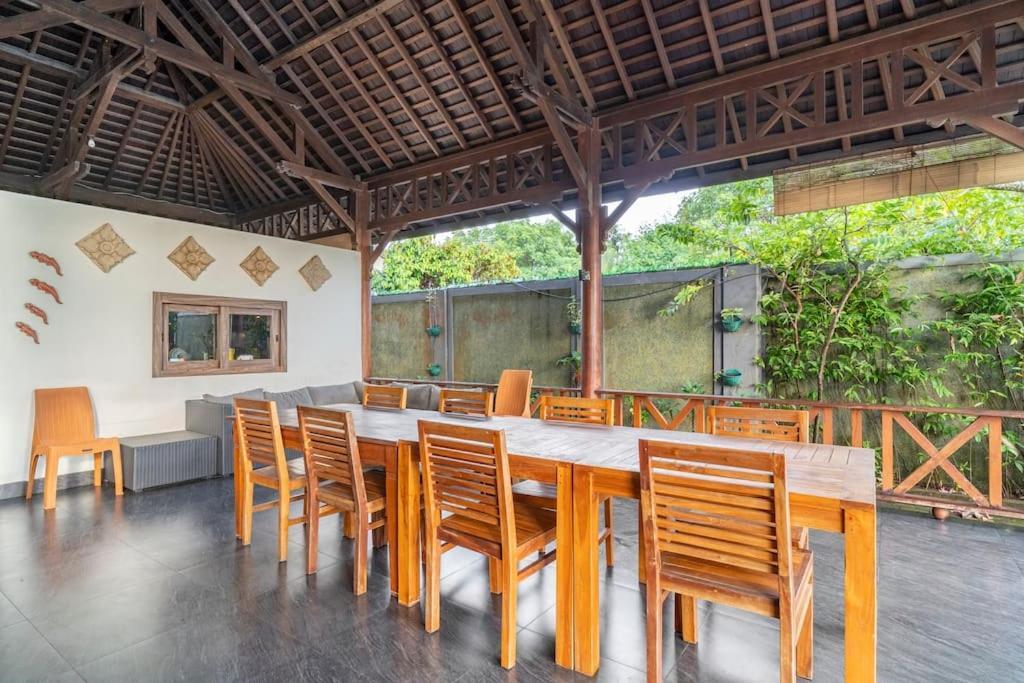 Villa Kenanga In Meninting By The Beach มาตารัม ภายนอก รูปภาพ