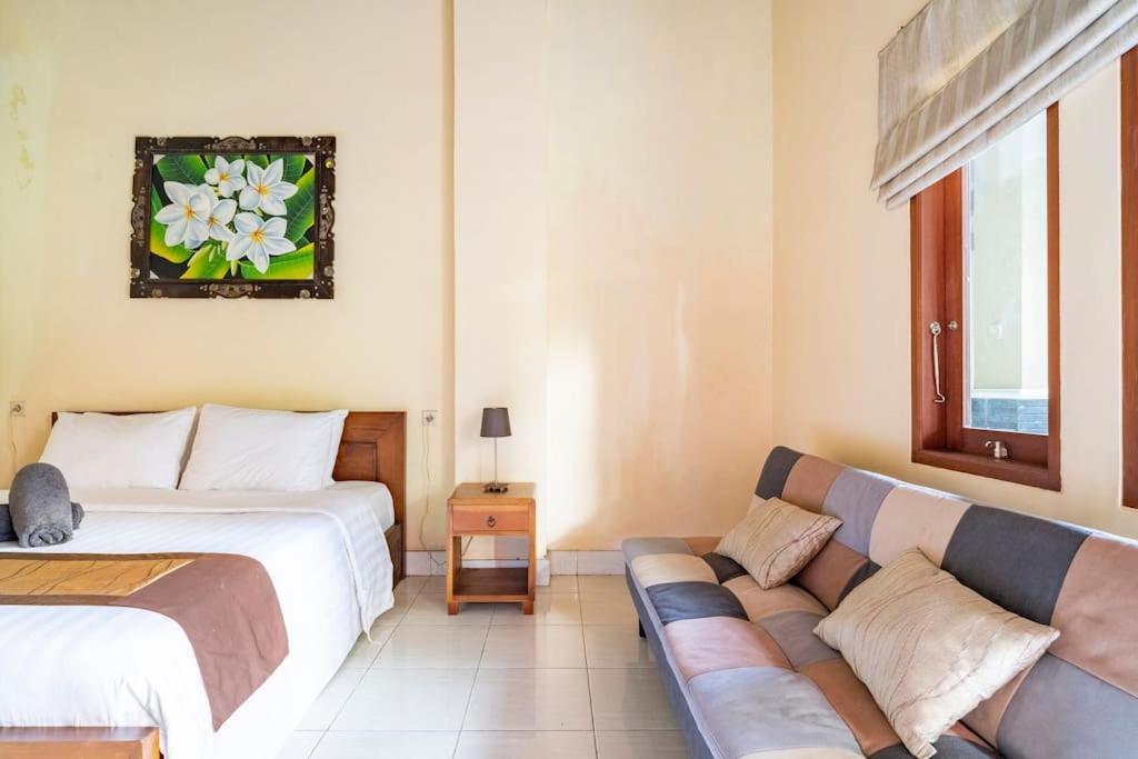 Villa Kenanga In Meninting By The Beach มาตารัม ภายนอก รูปภาพ