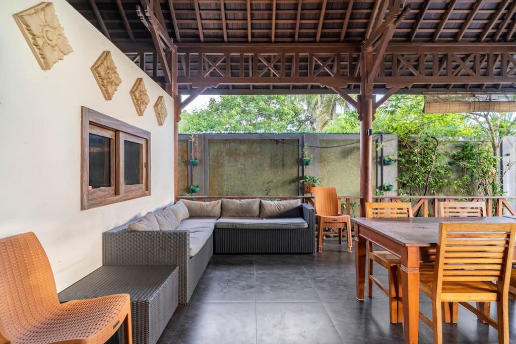 Villa Kenanga In Meninting By The Beach มาตารัม ภายนอก รูปภาพ