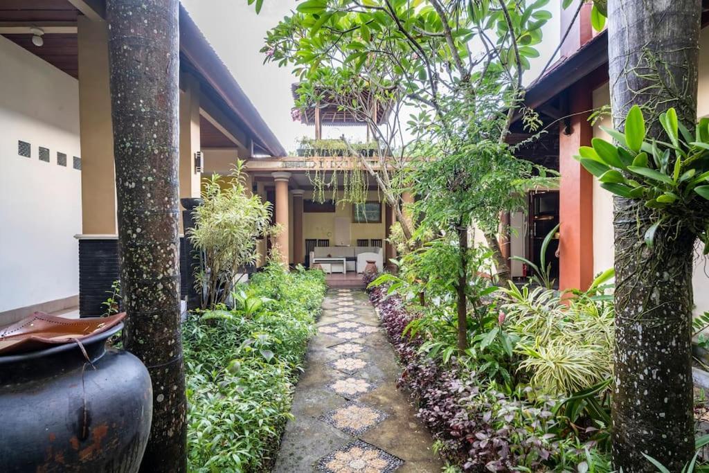 Villa Kenanga In Meninting By The Beach มาตารัม ภายนอก รูปภาพ
