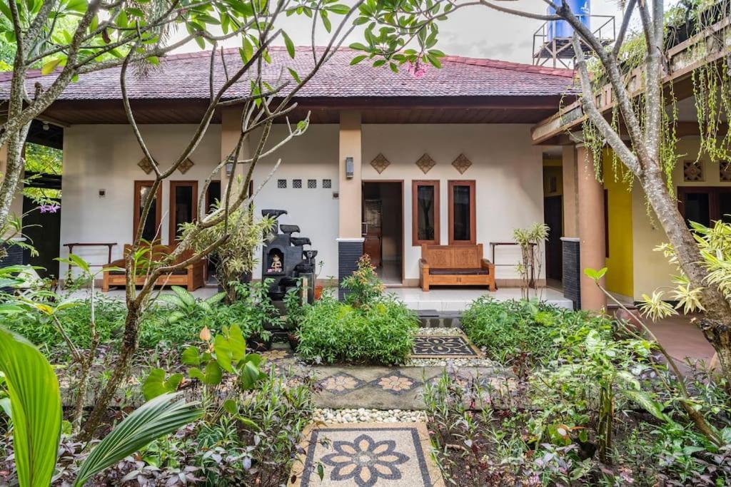 Villa Kenanga In Meninting By The Beach มาตารัม ภายนอก รูปภาพ