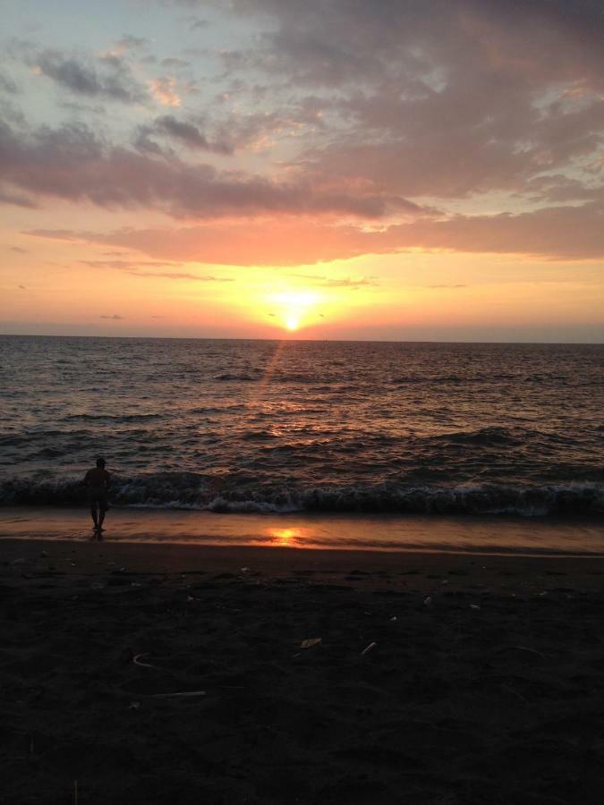 Villa Kenanga In Meninting By The Beach มาตารัม ภายนอก รูปภาพ